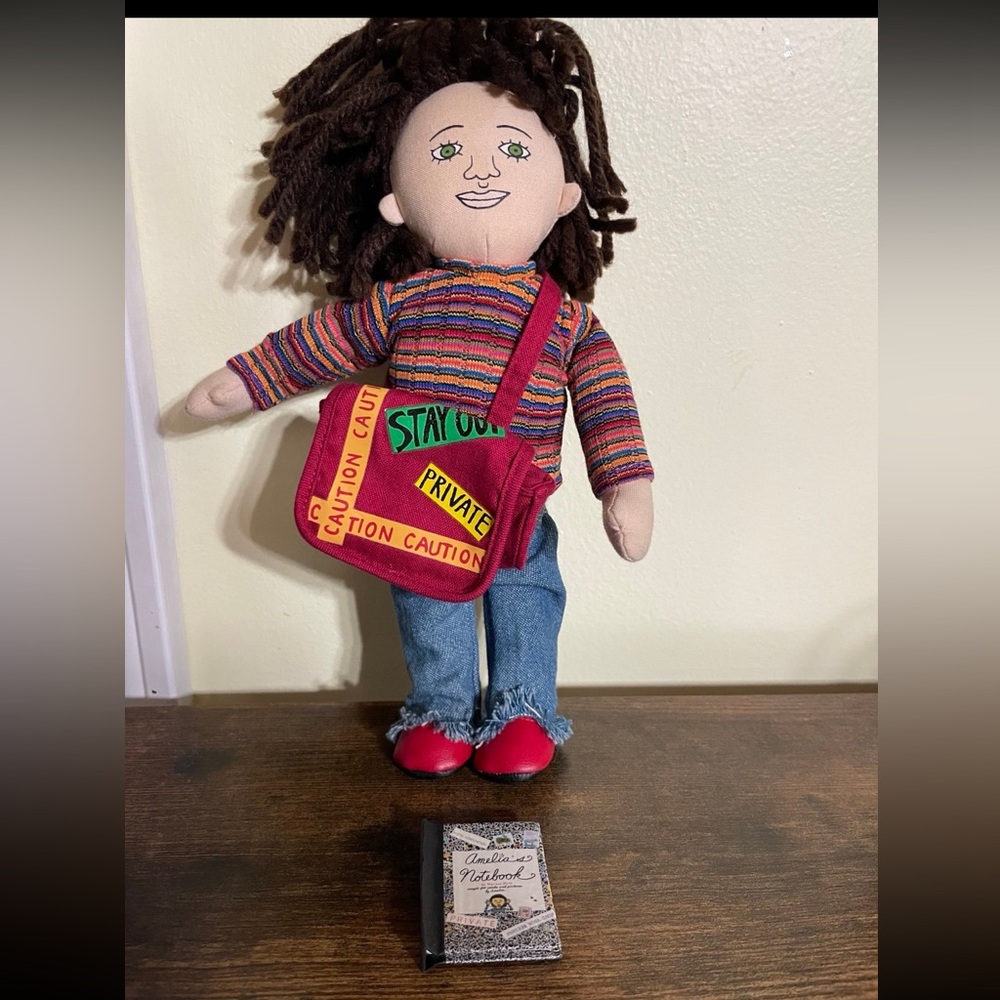 2008 American Girl Amelia Doll & Mini Notebook